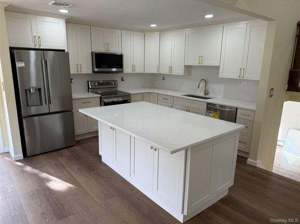 2 Arbor Gate, Old Bethpage NY 11804