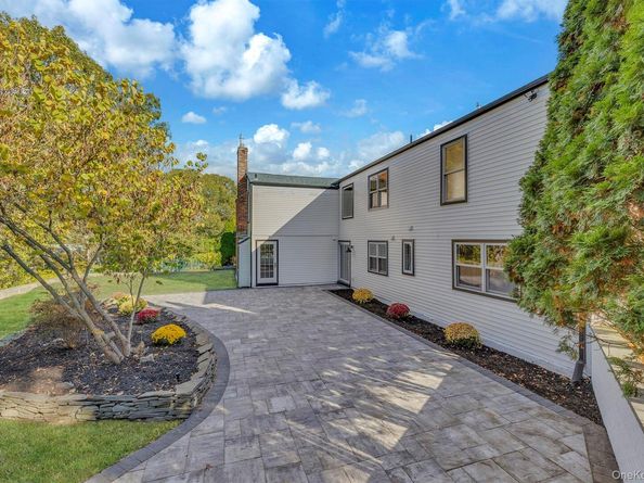 63 Woodland Lane, Smithtown NY 11787