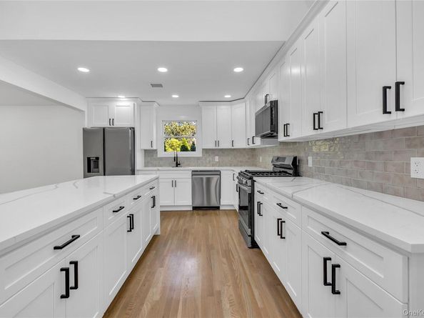 63 Woodland Lane, Smithtown NY 11787