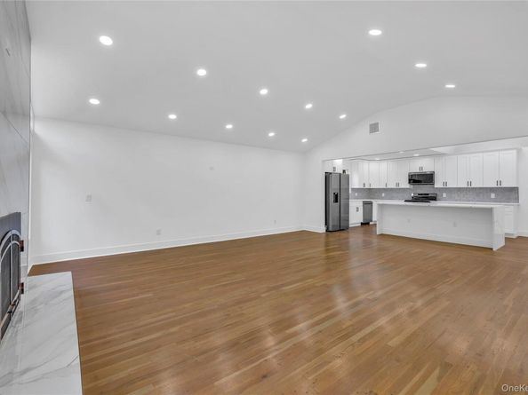 63 Woodland Lane, Smithtown NY 11787