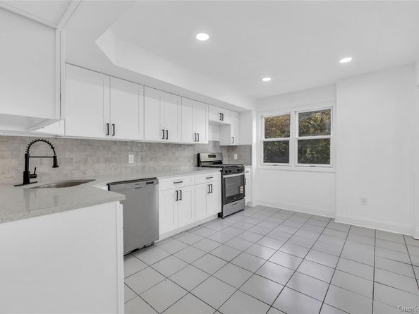63 Woodland Lane, Smithtown NY 11787