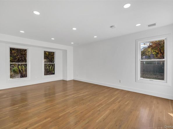 63 Woodland Lane, Smithtown NY 11787