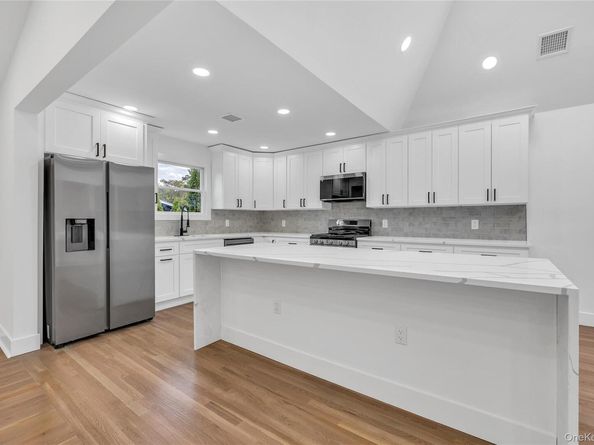 63 Woodland Lane, Smithtown NY 11787