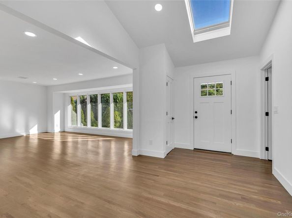 63 Woodland Lane, Smithtown NY 11787