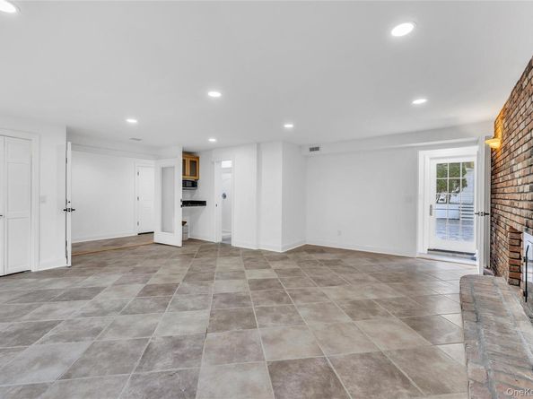 63 Woodland Lane, Smithtown NY 11787