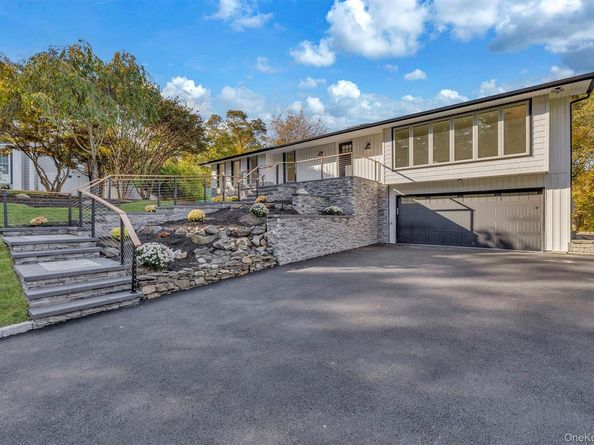 63 Woodland Lane, Smithtown NY 11787