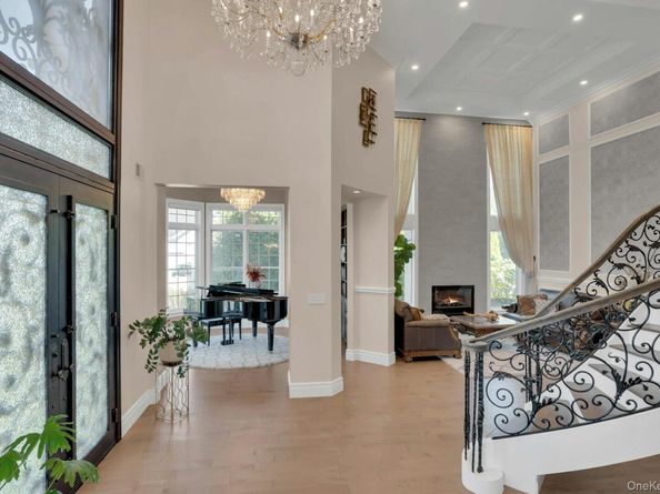 108 Fig Drive, Dix Hills NY 11746