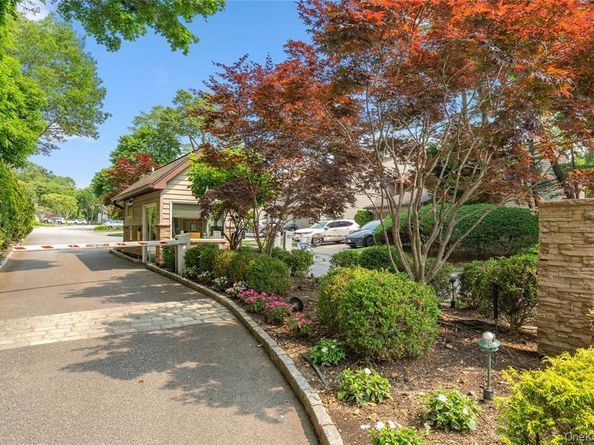 55 Maple Run Drive, Jericho NY 11753