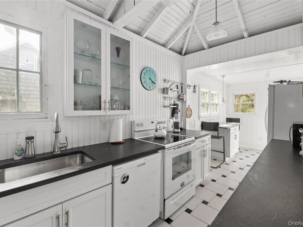 510 Bayberry Walk, Ocean Beach NY 11770