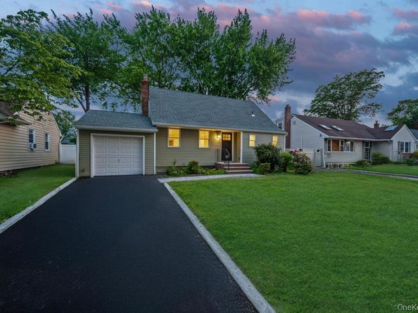 732 Woodside Drive, Wantagh NY 11793