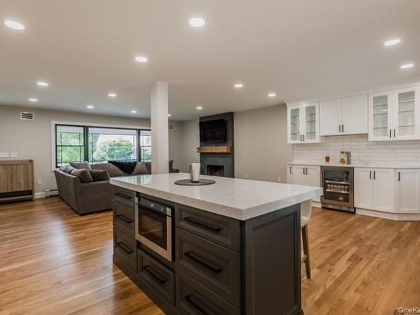 5 Satterly Road, East Setauket NY 11733