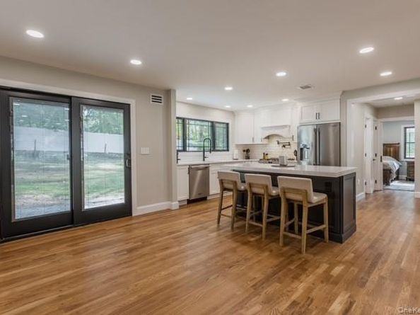 5 Satterly Road, East Setauket NY 11733