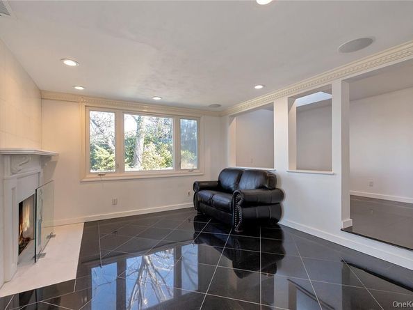 8 September Lane, Glen Cove NY 11542