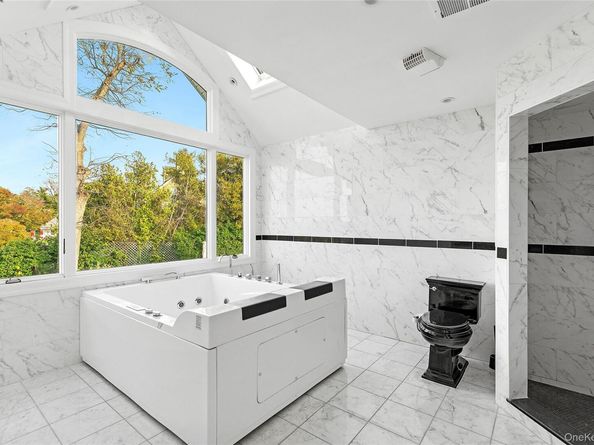 8 September Lane, Glen Cove NY 11542