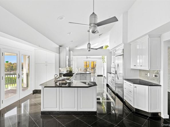 8 September Lane, Glen Cove NY 11542