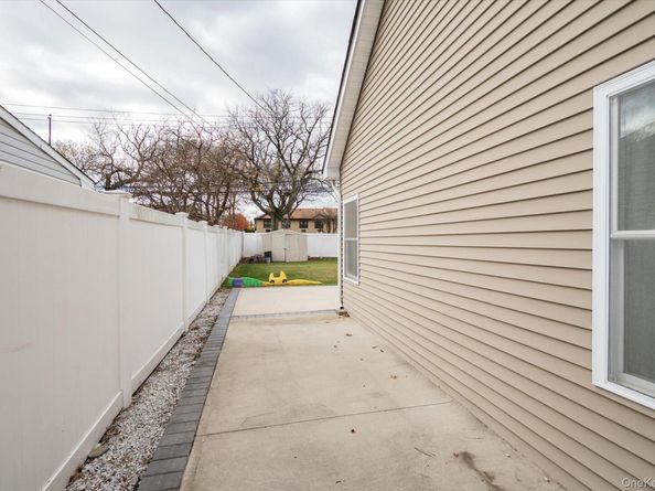 98 Hardy Lane, Westbury NY 11590