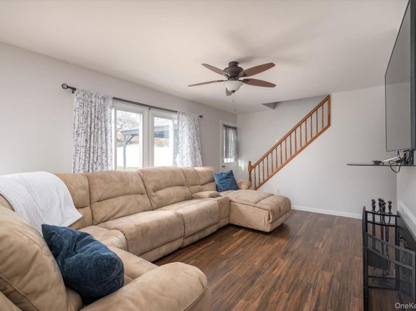 98 Hardy Lane, Westbury NY 11590