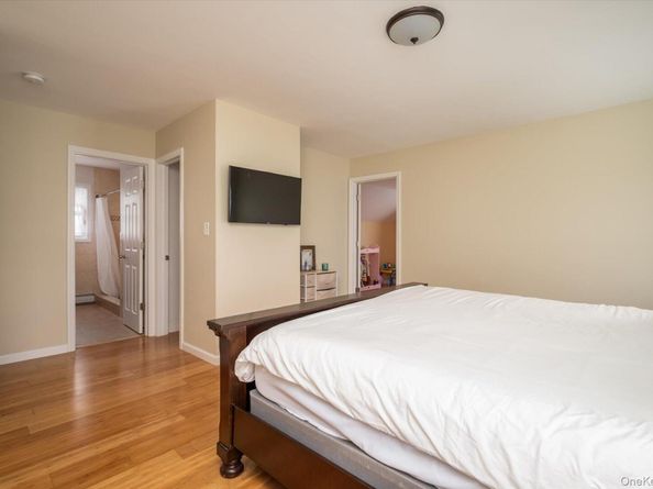 98 Hardy Lane, Westbury NY 11590