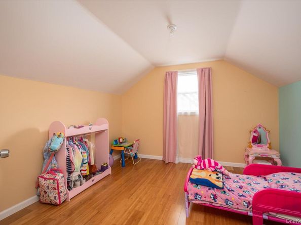 98 Hardy Lane, Westbury NY 11590