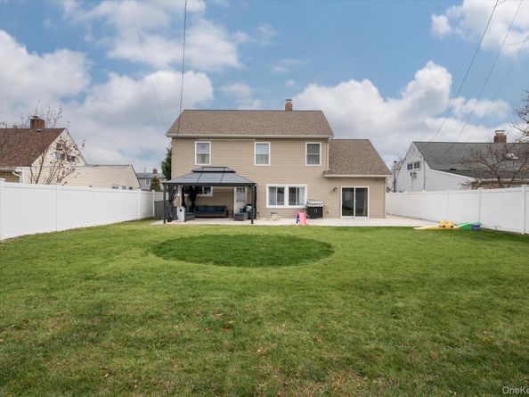 98 Hardy Lane, Westbury NY 11590