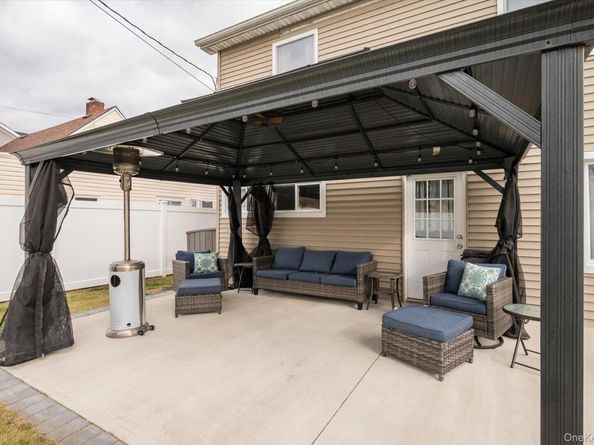 98 Hardy Lane, Westbury NY 11590