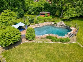 4 Sloanes Court, Sands Point NY 11050