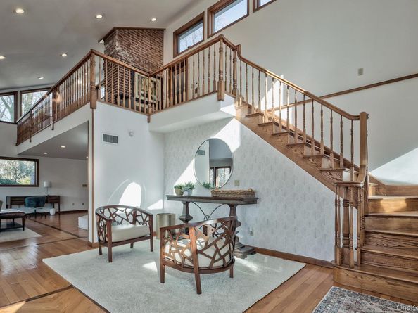 4 Sloanes Court, Sands Point NY 11050