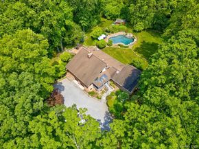 4 Sloanes Court, Sands Point NY 11050