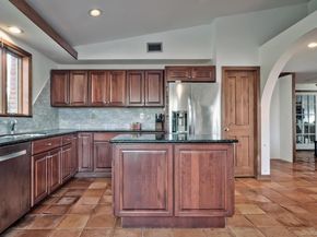 4 Sloanes Court, Sands Point NY 11050