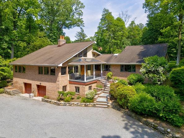 4 Sloanes Court, Sands Point NY 11050