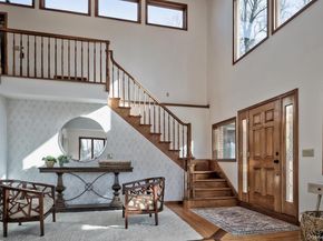 4 Sloanes Court, Sands Point NY 11050