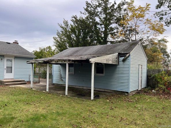 61 Herbert Circle, Patchogue NY 11772