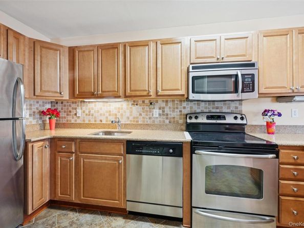 1228 Willow Lane, Valley Stream NY 11580