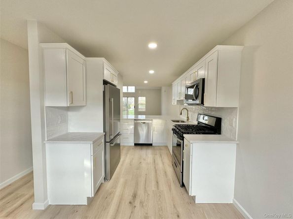 19 Broadlawn Drive 19, Central Islip NY 11722