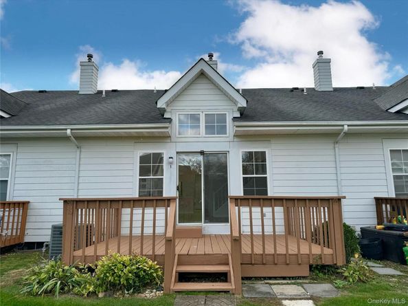 19 Broadlawn Drive 19, Central Islip NY 11722