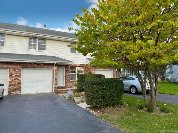 19 Broadlawn Drive 19, Central Islip NY 11722