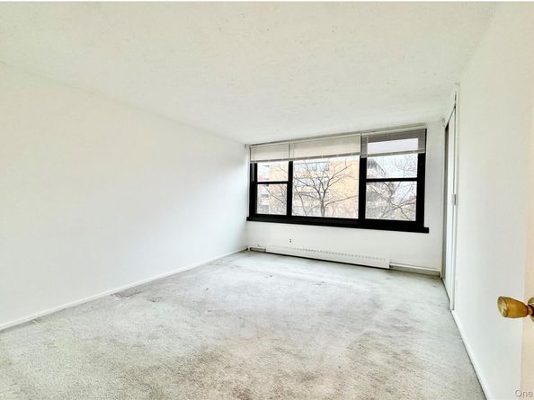 162-40 9 Avenue 7A, Beechhurst NY 11357