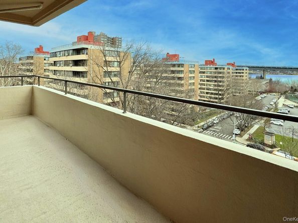 162-40 9 Avenue 7A, Beechhurst NY 11357