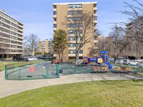 162-40 9 Avenue 7A, Beechhurst NY 11357