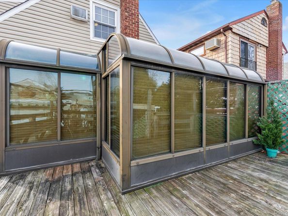 1006 N 7th Street, New Hyde Park NY 11040