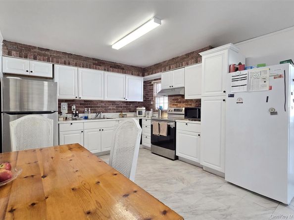 24 Quail Run, Massapequa NY 11758