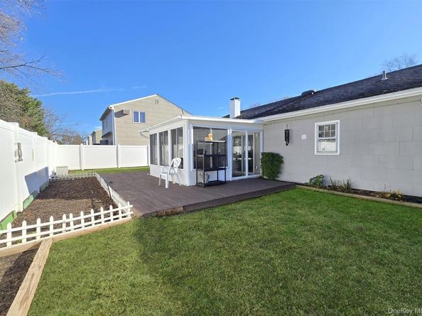 24 Quail Run, Massapequa NY 11758