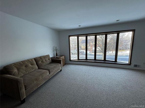 348 Links Drive E, Oceanside NY 11572