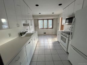 348 Links Drive E, Oceanside NY 11572