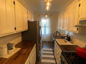 141 Wyckoff Place 6E, Woodmere NY 11598