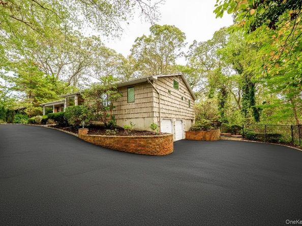 54 Farmington Lane, Melville NY 11747