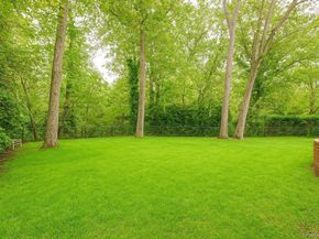 54 Farmington Lane, Melville NY 11747