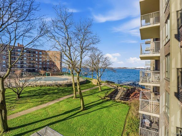 166-25 Powells Cove Boulevard 3D, Beechhurst NY 11357