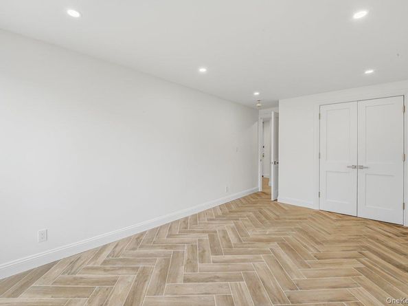 166-25 Powells Cove Boulevard 3D, Beechhurst NY 11357