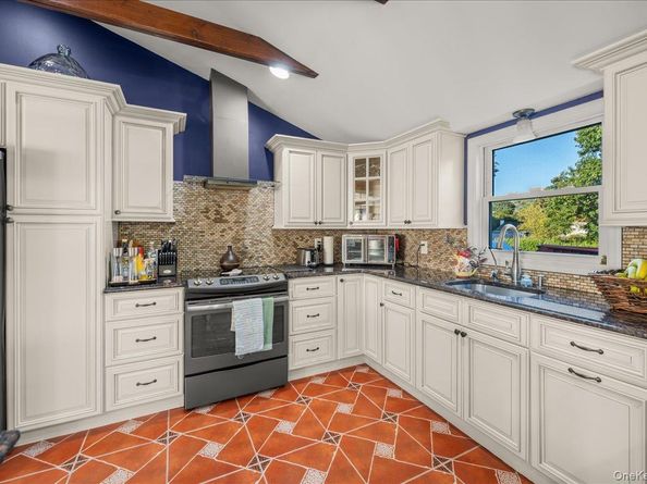 211 Washington Avenue, Brentwood NY 11717